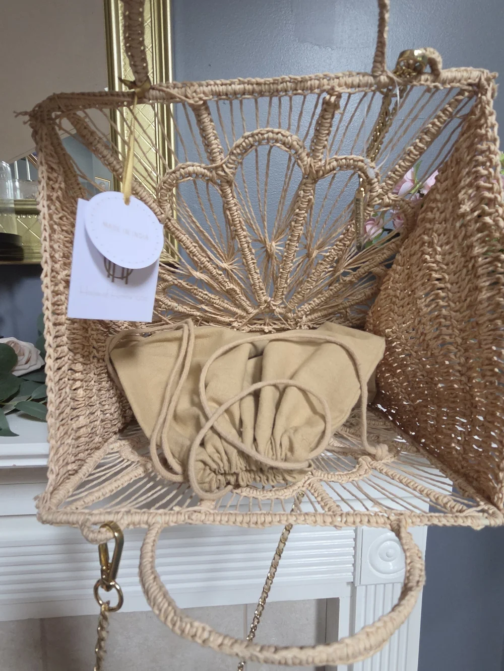 NWT Woven Straw Tote Bag - Natural W/ Gold Accents And Inner Drawstring Bag! - Picture 3 of 5